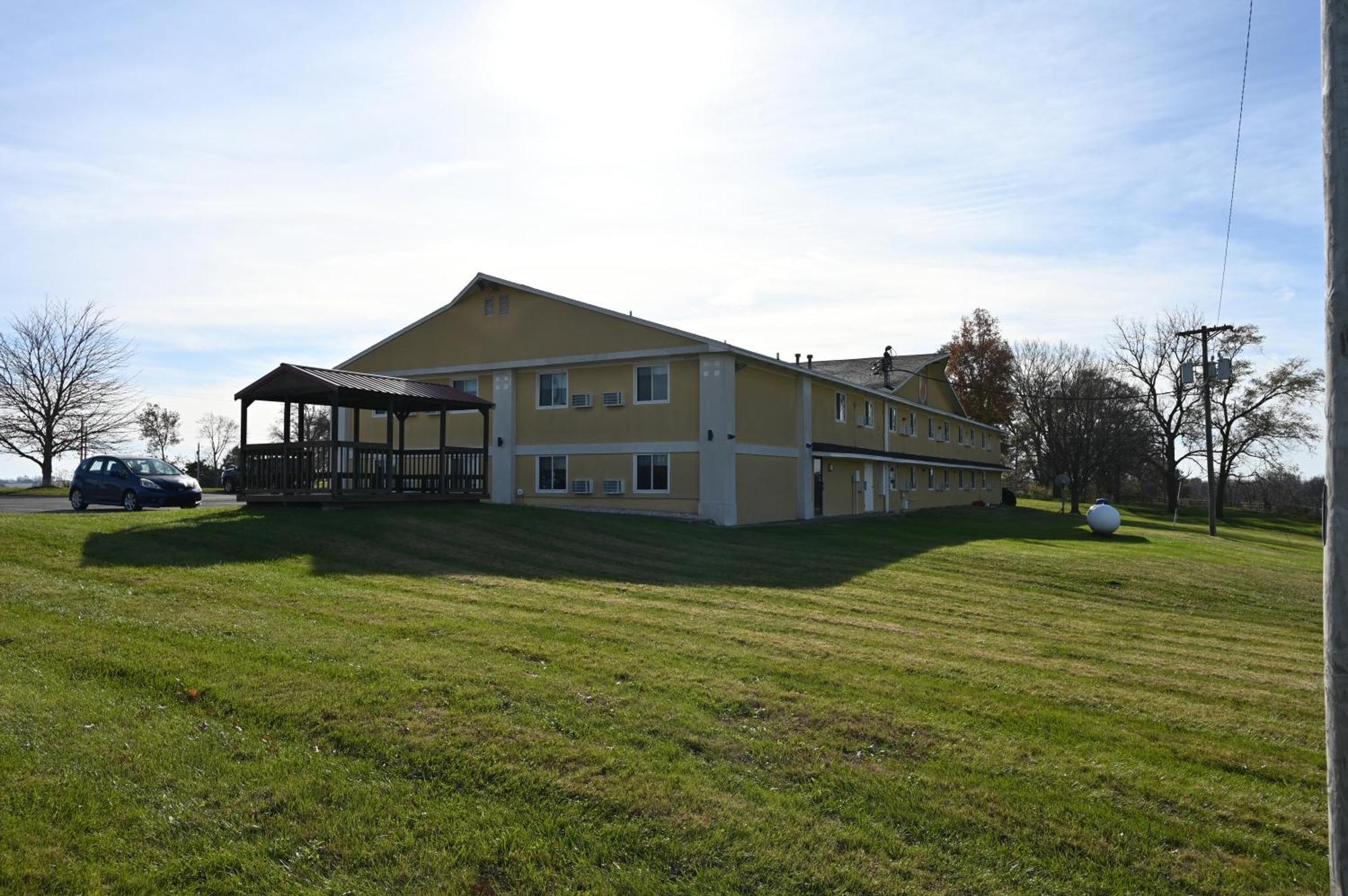 Super 8 By Wyndham Higginsville Exteriör bild